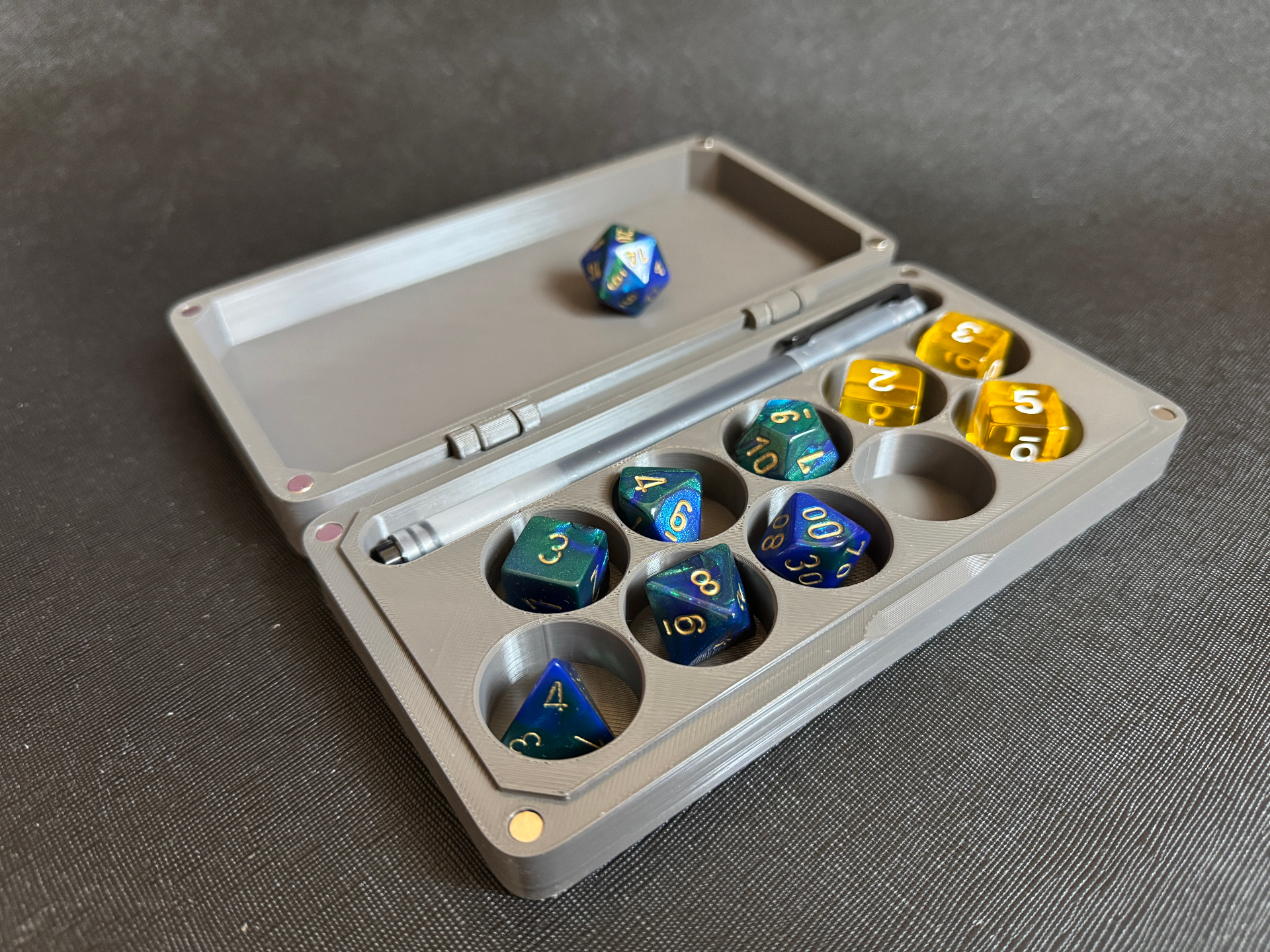 The Min-max dice box & tray
